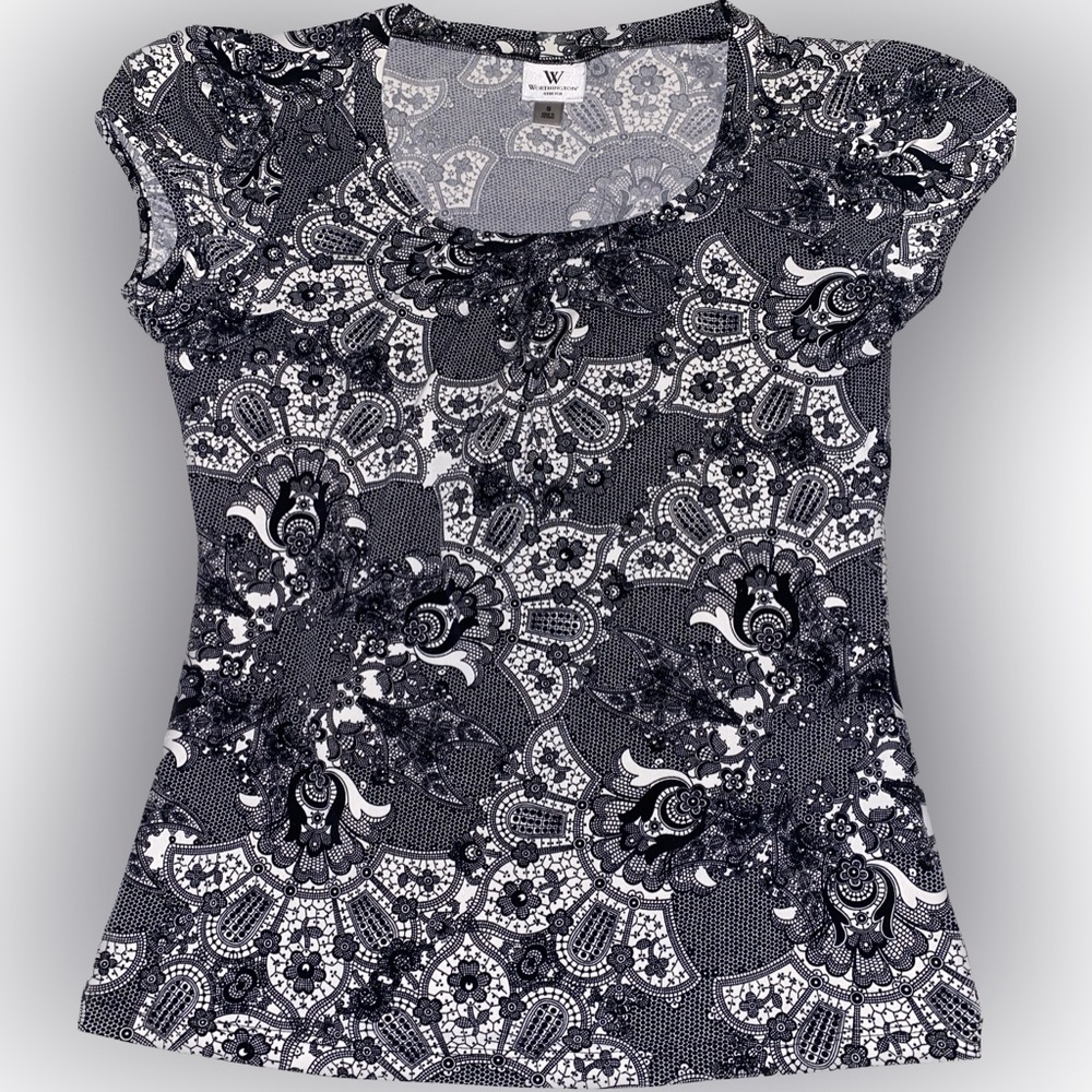 Woman’s Worthington Stretch black and white paisley print top size small